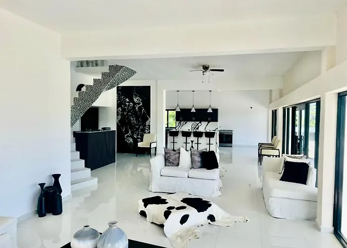 Emotions By Ironshore Ltd Maison d'hôtes